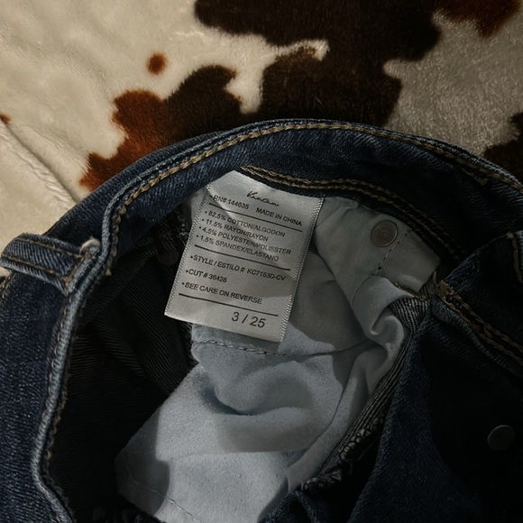 Women’s KanCan. Curvy. Size 3/25 - Picture 3 of 4